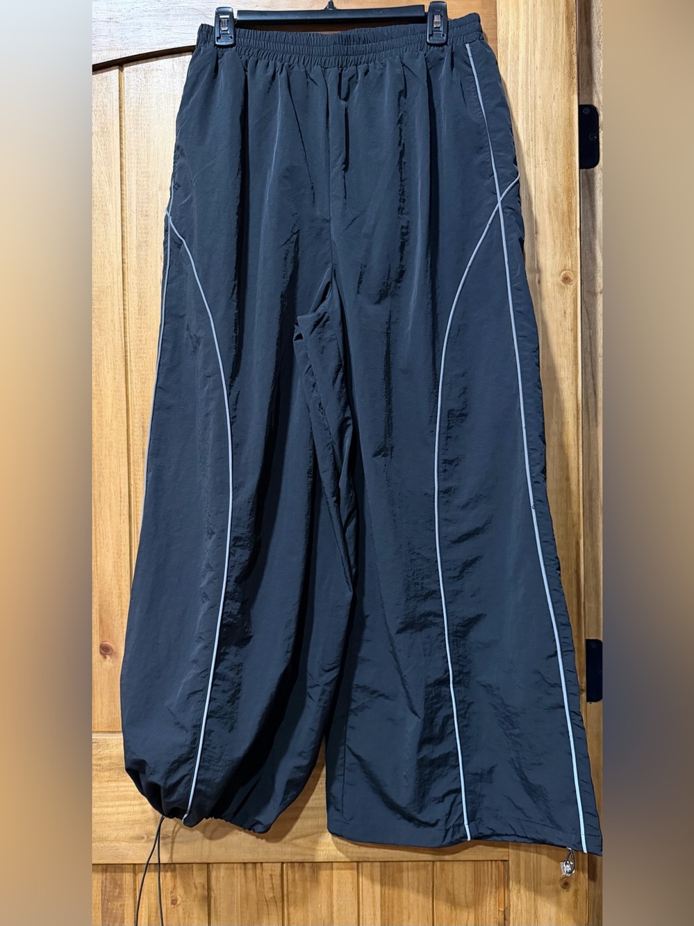 OQQ Black Wide-Leg Track Pants with Cinch Cuffs NWT - Picture 2 of 9